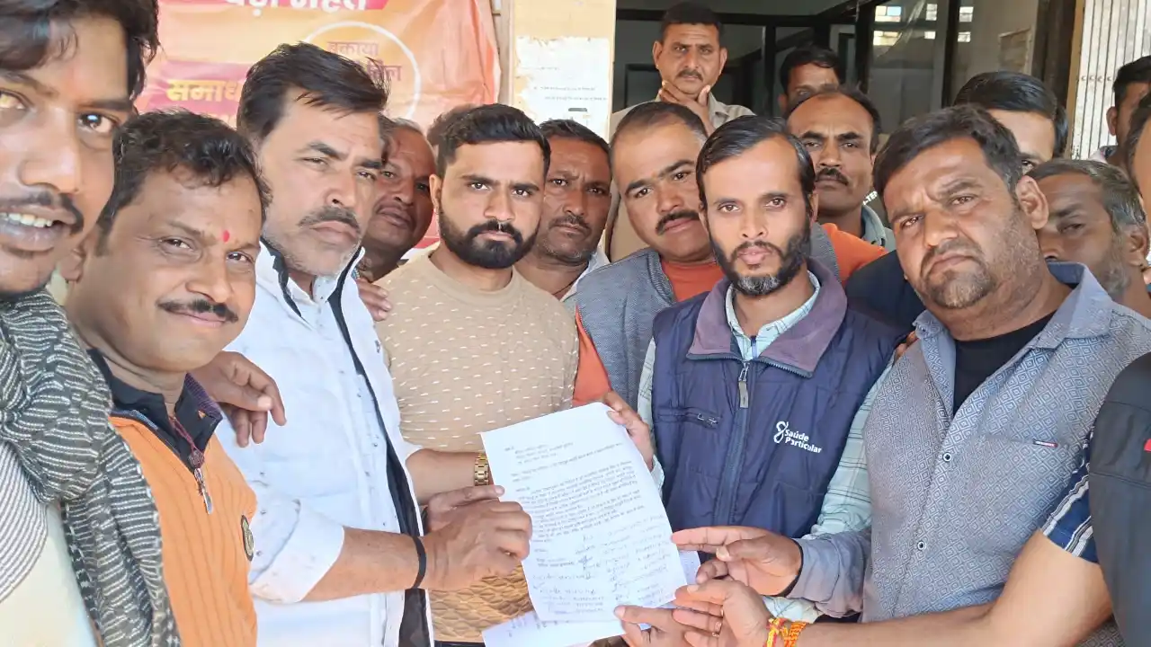 सिंचाई बिजली की मांग को लेकर किसानों ने दिया आवेदन, 10 घंटे विद्युत आपूर्ति की उठाई मांग