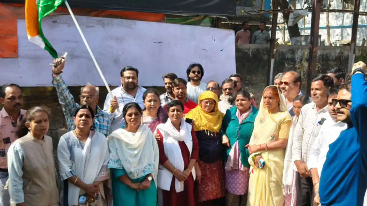 अवैध होर्डिंग हटाकर सुंदर आदर्श मार्ग व व्यवस्थित पार्किंग की मांग को लेकर कांग्रेस ने सौंपा ज्ञापन अवैध होर्डिंग हटाकर सुंदर आदर्श मार्ग व व्यवस्थित पार्किंग की मांग को लेकर कांग्रेस ने सौंपा ज्ञापन