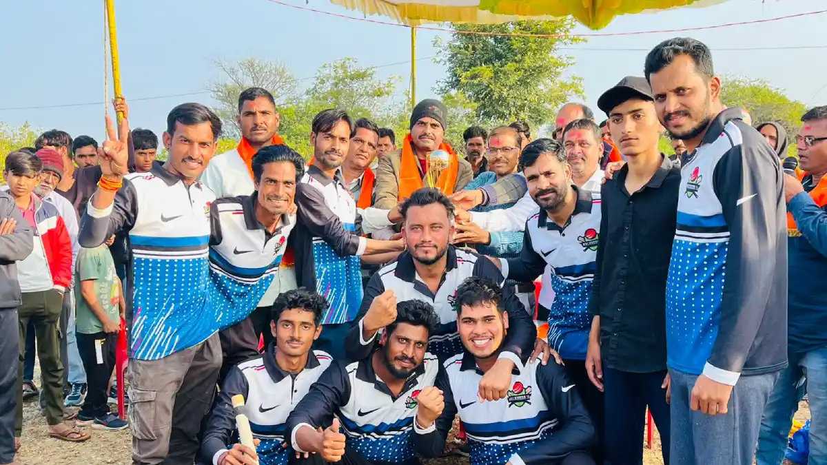 नलखेड़ा में पंचायत स्तरीय क्रिकेट टूर्नामेंट में नलखेड़ा इलेवन विजेता, मुंडला टीम रही उपविजेता