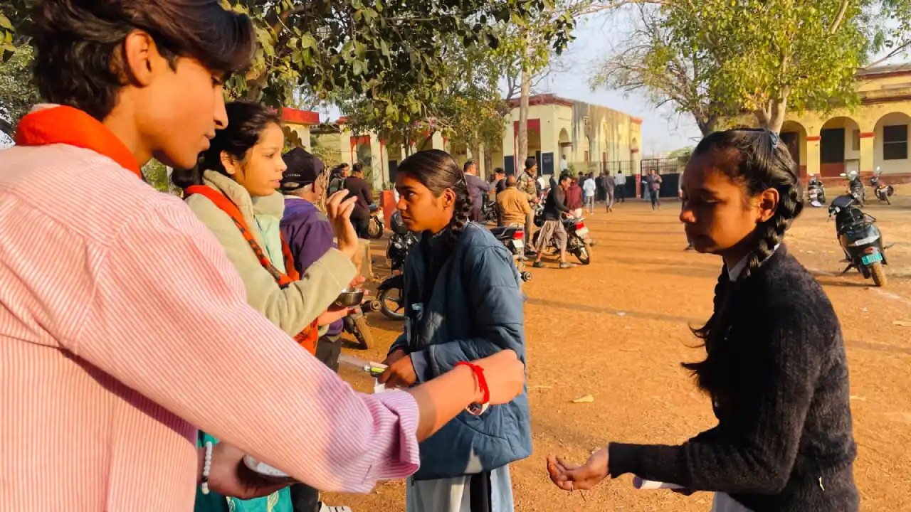 बोर्ड परीक्षार्थियों का एबीवीपी ने तिलक लगाकर किया स्वागत एवं उत्साहवर्धन बोर्ड परीक्षार्थियों का एबीवीपी ने तिलक लगाकर किया स्वागत एवं उत्साहवर्धन