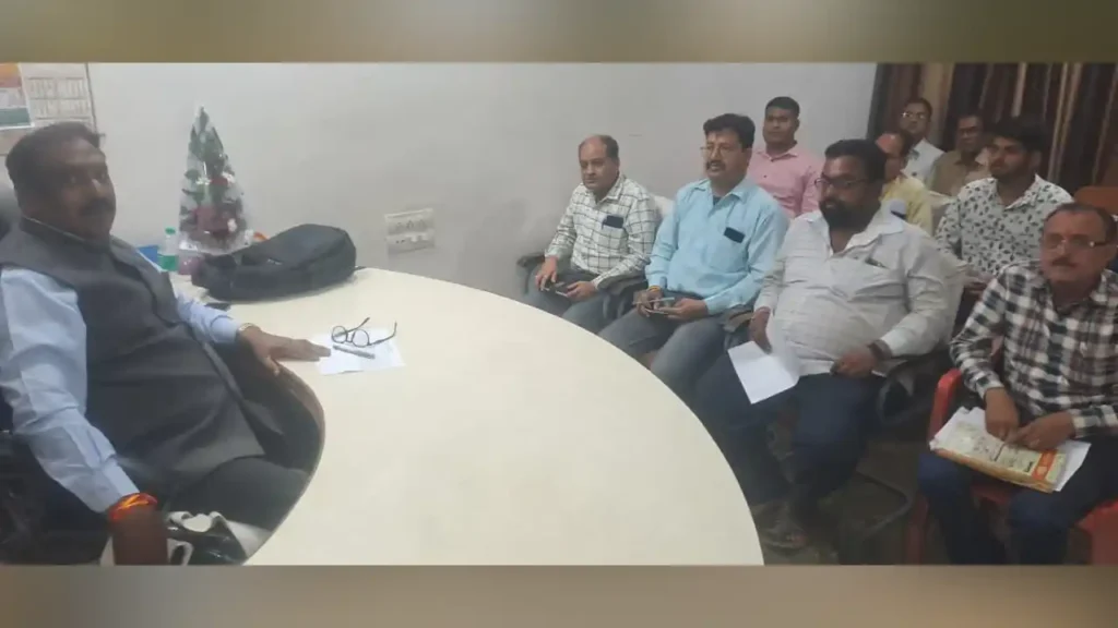 सीएमओ श्री सुमन ने  नगर पालिका के राजस्व अमले की बैठक ली, वसूली बढ़ाने के दिए निर्देश