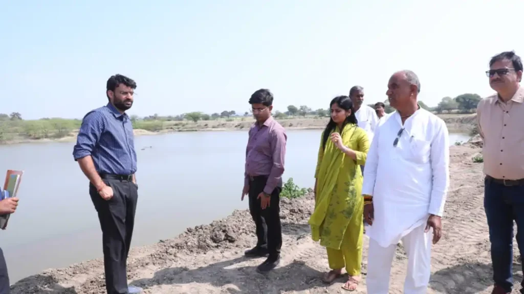 कलेक्‍टर ने बरलई, आमद, दाउखेडी में किया अमृत सरोवर निर्माण कार्यो का निरीक्षण 