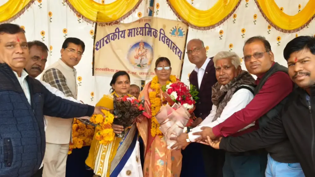 शासकीय माध्यमिक विद्यालय सरवानिया महाराज में शिक्षिका चंद्रकला सोमानी का सेवानिवृत्ति समारोह, दी गई भावभीनी विदाई
