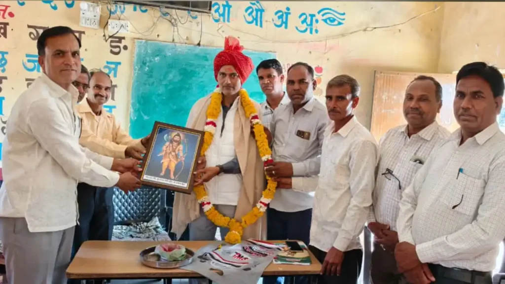 गुजरथ स्कूल में विदाई समारोह, छात्र छात्राओं व शिक्षक का सम्मान