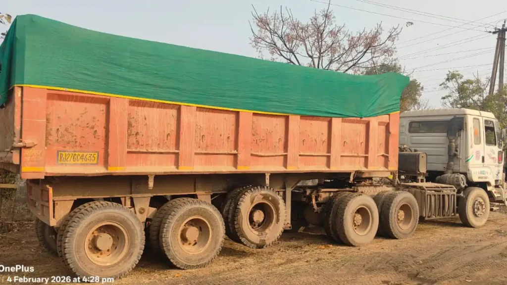 खनिज का अवैध परिवहन करते तीन वाहन जप्‍त