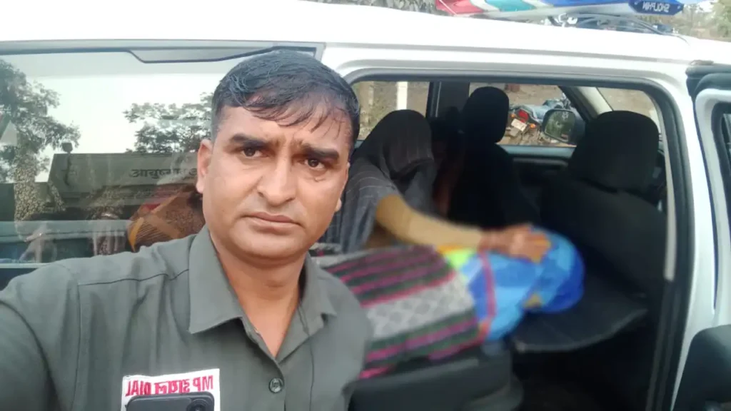 आंगनवाड़ी केंद्र पर मधुमक्खियों का कहर, महिला की दर्दनाक मौत, गांव में पसरा मातम