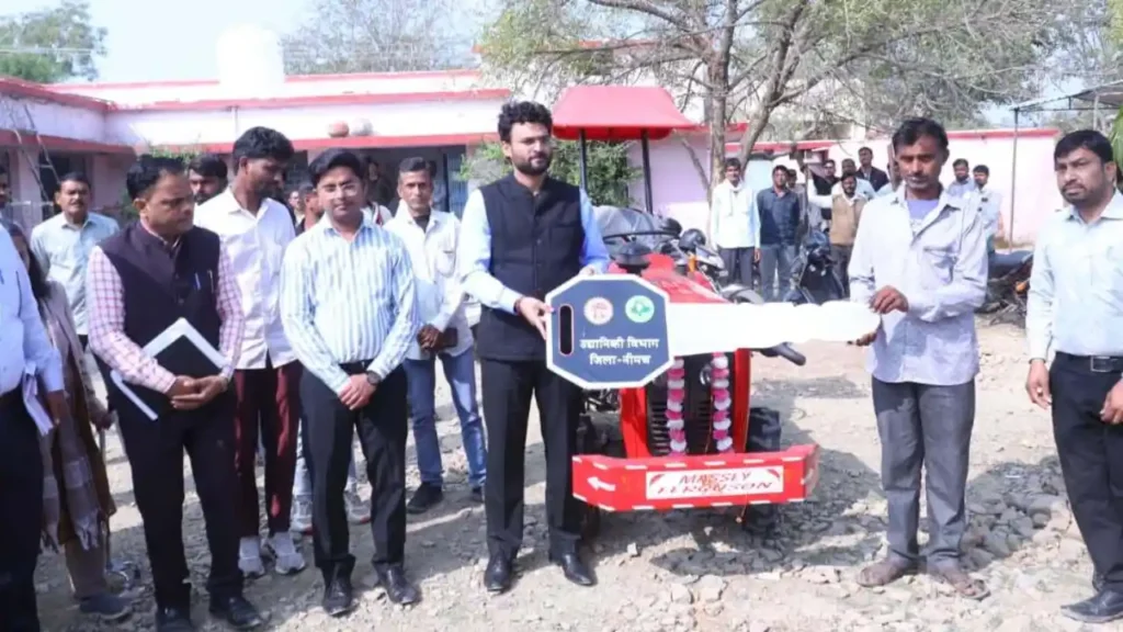 संकल्‍प से संमाधान शिविर में किसान सोहनलाल को मिला ट्रेक्‍टर