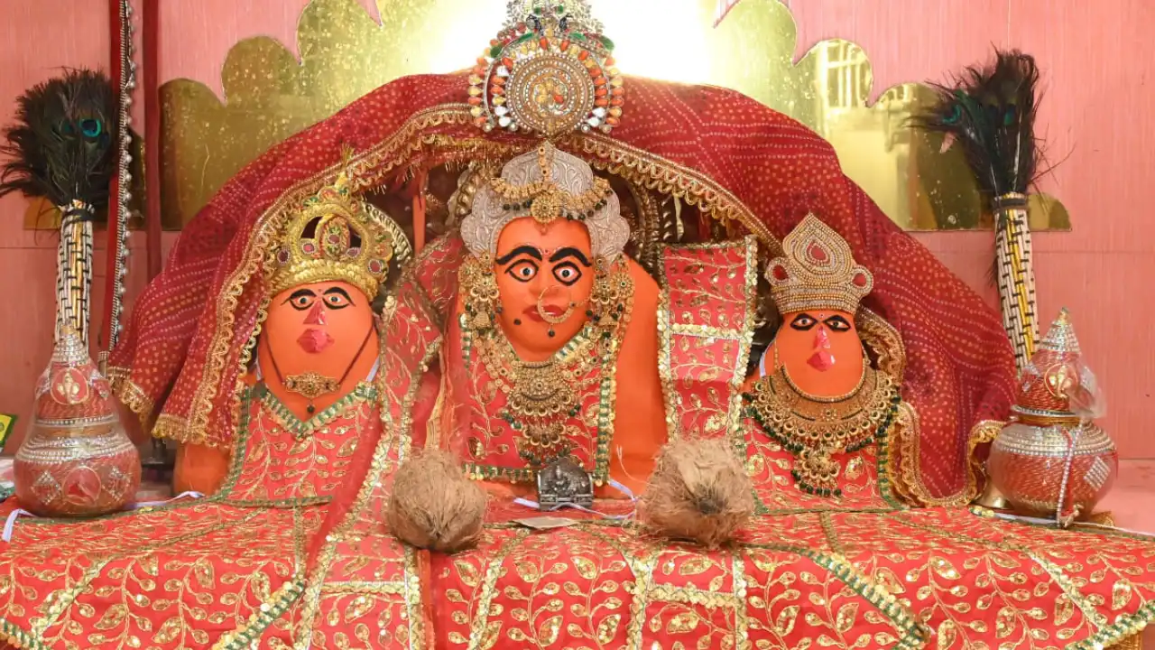 लड़खड़ाते कदमों के साथ चल रही आवरी माताजी के 20 वें मेले की तैयारियां, सभी कार्यक्रम हुए तय लड़खड़ाते कदमों के साथ चल रही आवरी माताजी के 20 वें मेले की तैयारियां, सभी कार्यक्रम हुए तय