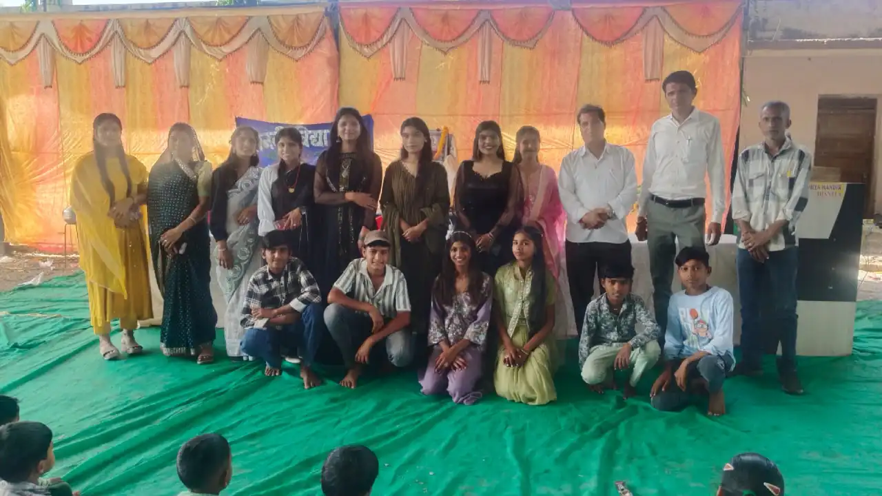 जानकी विद्या मंदिर का विदाई समारोह संपन्न।