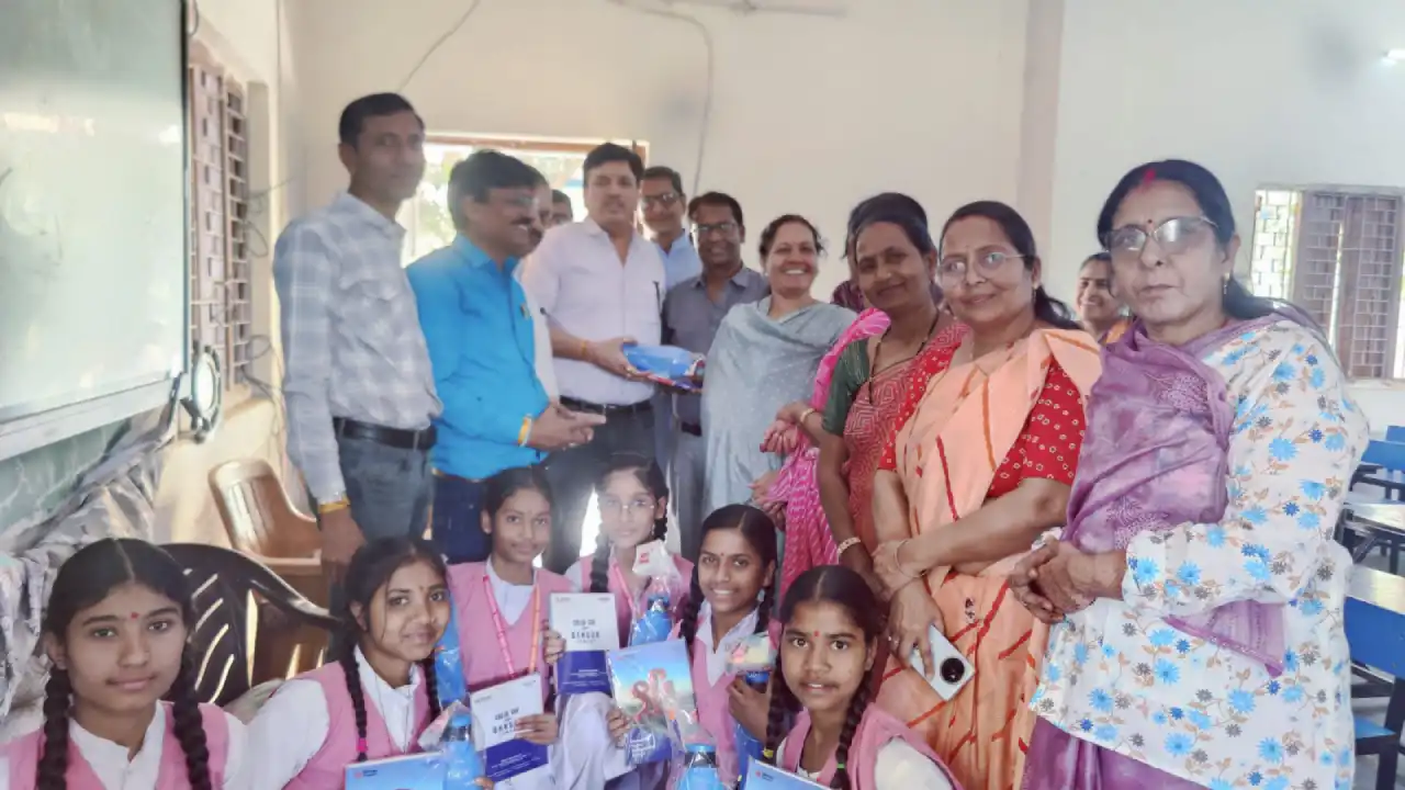 ​NMMS में सफलता अर्जित करने वाली छात्राओं का सम्मान समारोह