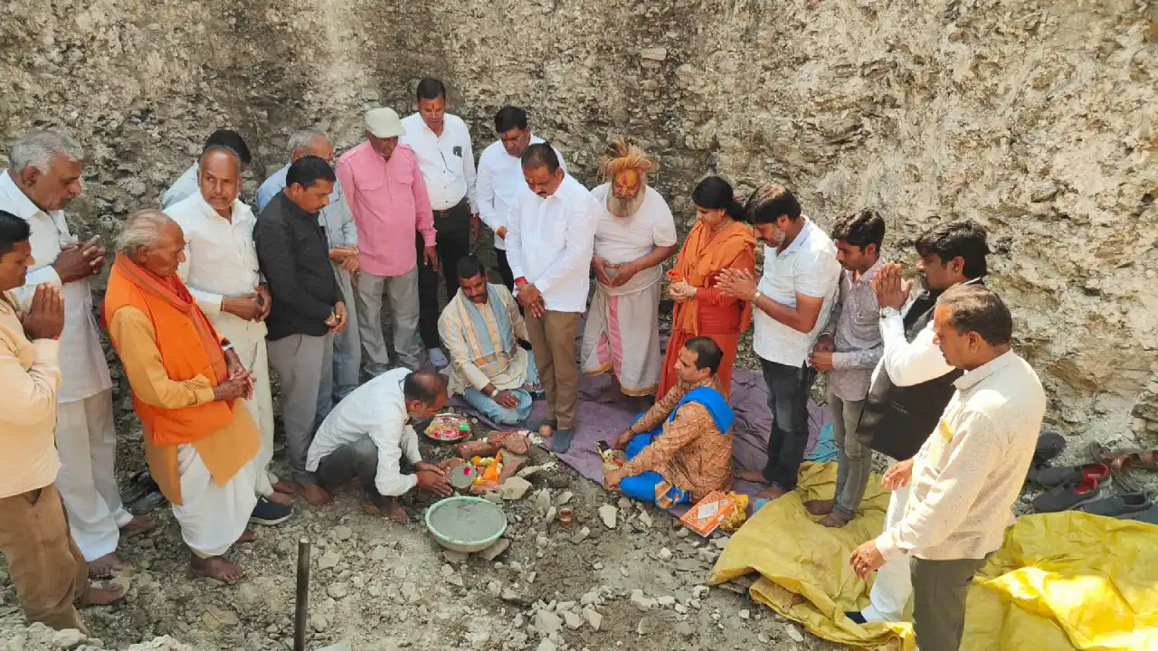 ग्राम कुचड़ोद में चारभुजा मंदिर जीर्णोद्धार का भूमि पूजन कार्यक्रम संपन्न हुआ