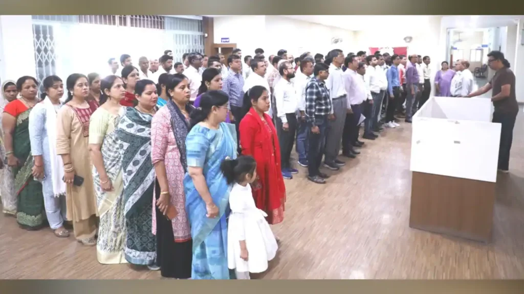 कलेक्टोरेट में सामुहिक राष्‍ट्रगॉन एवं वन्‍दे मातरम का गायन