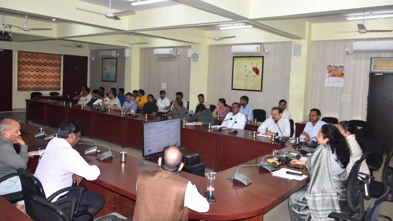 सड़क दुर्घटना पीड़ितों को तुरंत मिलेगा निःशुल्क उपचार : कलेक्टर श्रीमती अदिती गर्ग सड़क दुर्घटना पीड़ितों को तुरंत मिलेगा निःशुल्क उपचार : कलेक्टर श्रीमती अदिती गर्ग