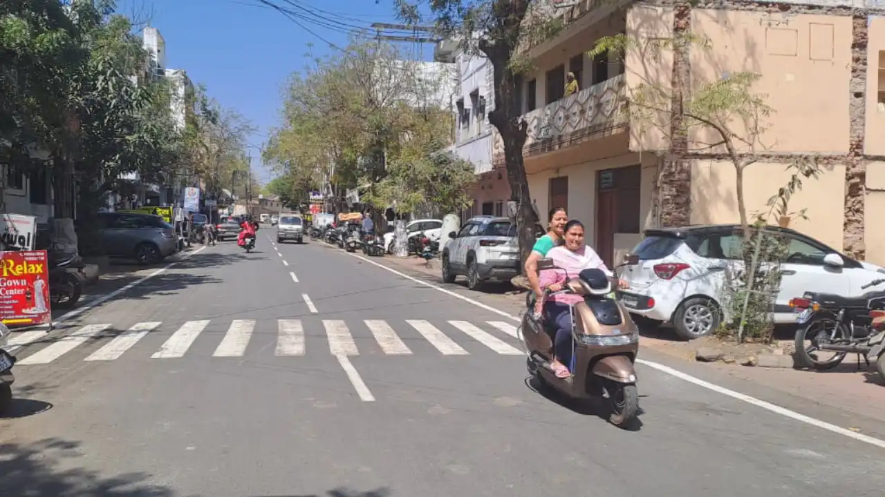 नई आबादी क्षेत्र में नगर पालिका ने बनाई शानदार रोड