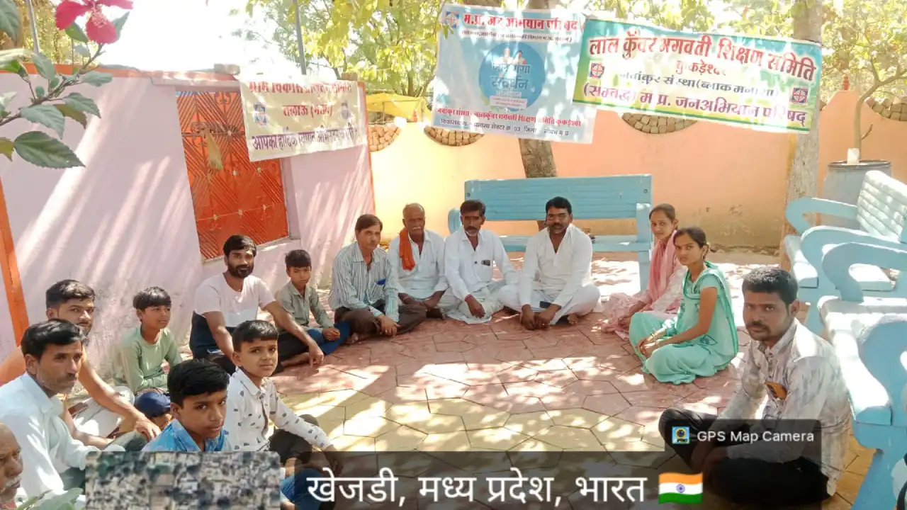 जल स्रोत, वृक्ष तथा मिट्टी पूजन कर जल संरक्षण का संकल्प लिया जल स्रोत, वृक्ष तथा मिट्टी पूजन कर जल संरक्षण का संकल्प लिया