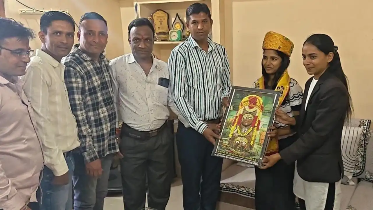 गुजरात सिविल जज परीक्षा में 11वीं रैंक प्राप्त कर झील गुप्ता ने बढ़ाया पोरवाल समाज का गौरव, युवा संगठन ने किया सम्मान