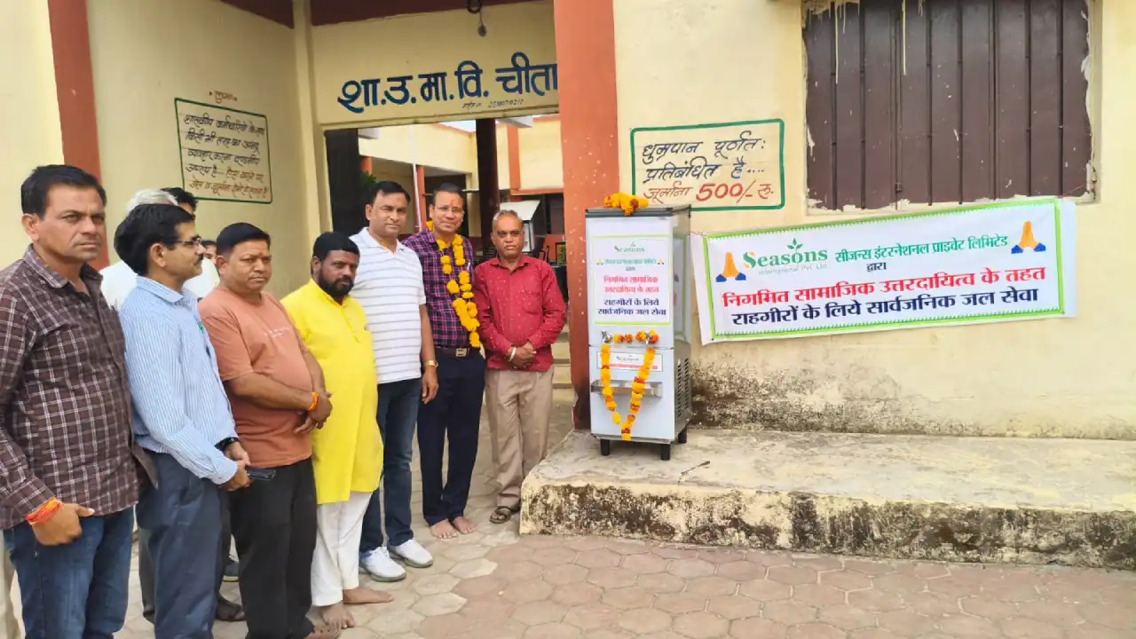 शा.उ.मा.वि.को वाटर कूलर व फर्नीचर सेट धीरेंद्र सोया प्रायवेट लिमिटेड ने उपलब्ध कराया