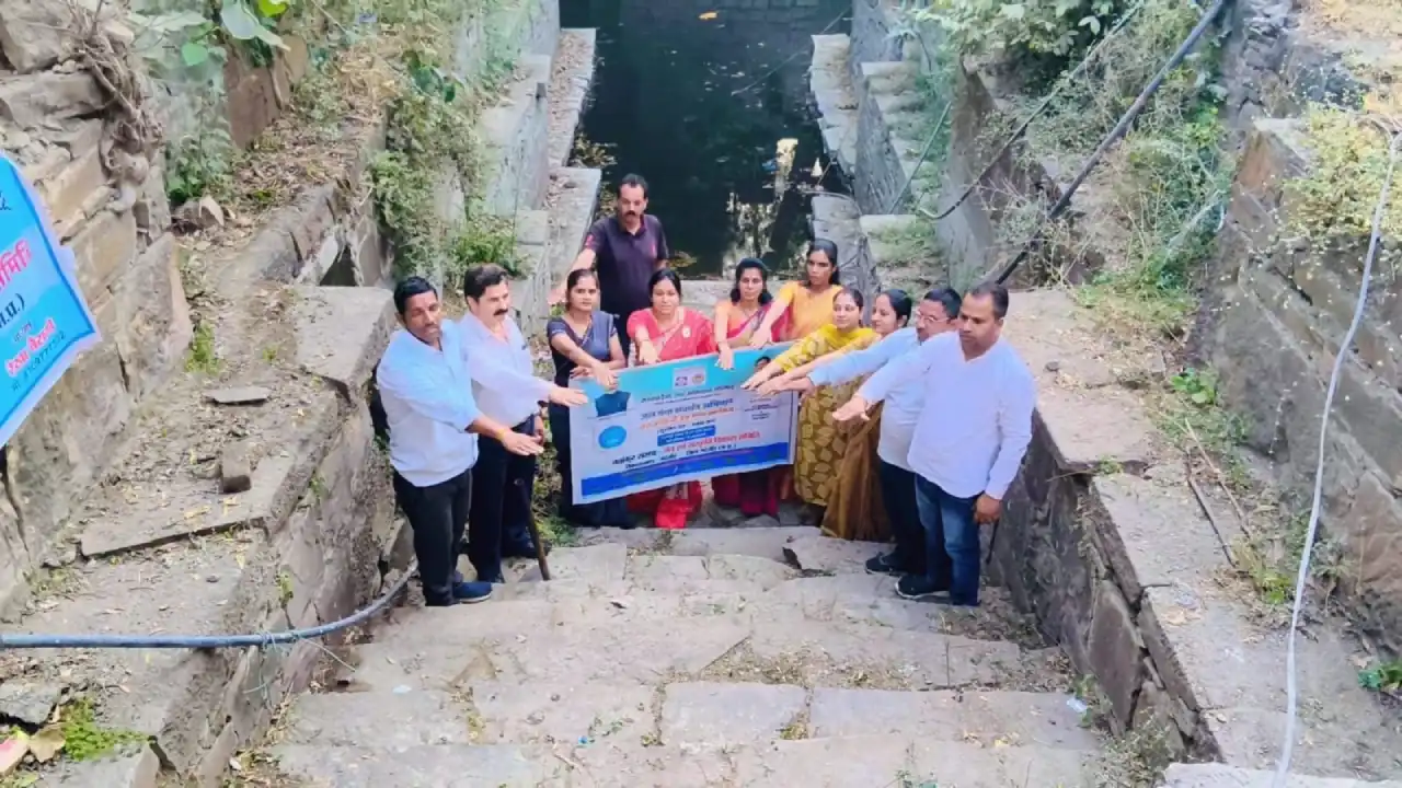 नाग देवता की बावड़ी पर जन एवं संस्कृति विकास समिति द्वारा श्रमदान कर सफाई कार्य किया