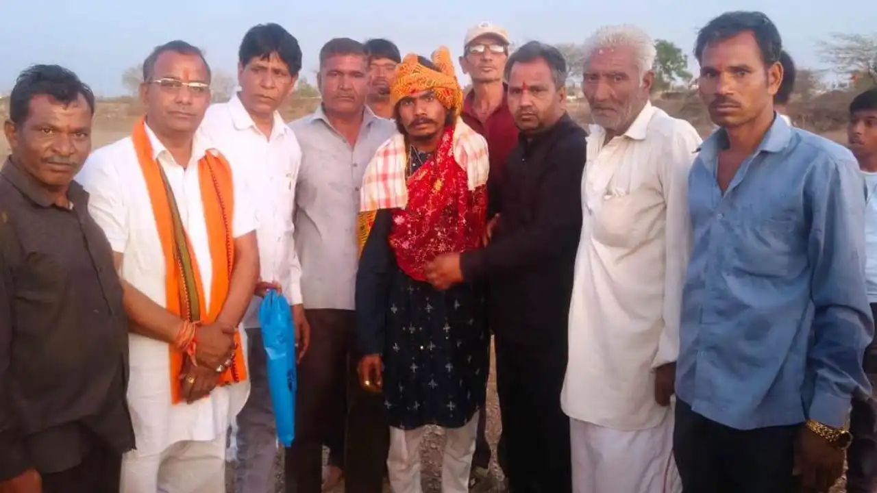 रेवास देवड़ा रोड़ स्थित देवडूगंरी माता मंदिर परिसर से वाड़ी विसर्जन का आयोजन हूआ रेवास देवड़ा रोड़ स्थित देवडूगंरी माता मंदिर परिसर से वाड़ी विसर्जन का आयोजन हूआ