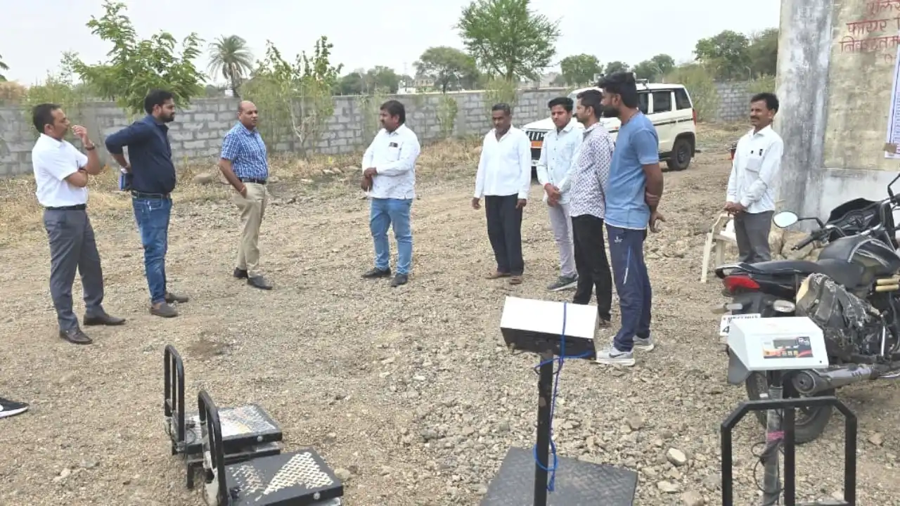 अधिकारियों ने किया उपार्जन केंद्रों का निरीक्षण