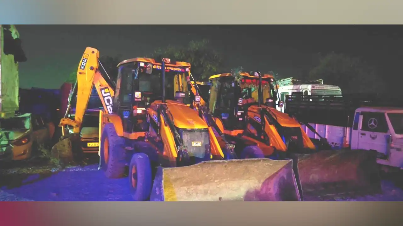 कलेक्टर द्वारा अवैध खनिज परिवहन के दो प्रकरणों में 5लाख से अधिक की शास्ति आरोपित कलेक्टर द्वारा अवैध खनिज परिवहन के दो प्रकरणों में 5लाख से अधिक की शास्ति आरोपित