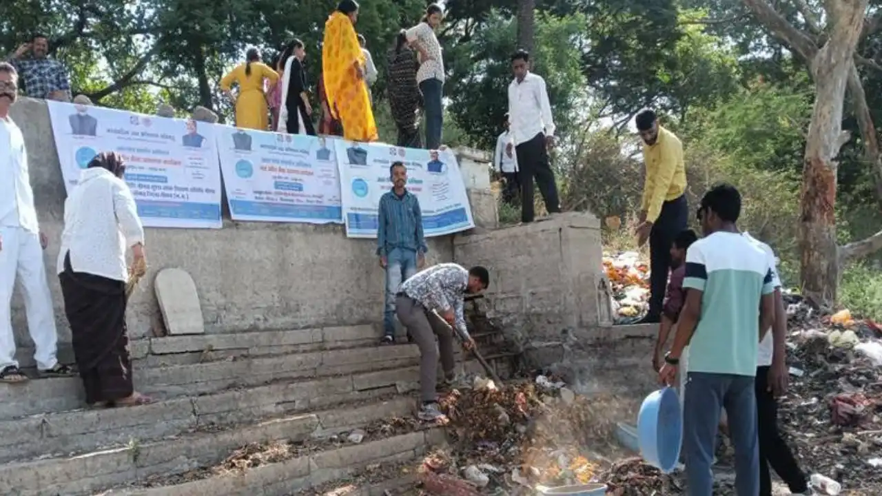नीलकंठ महादेव बोरखेड़ी नदी के घाट की साफ-सफाई की