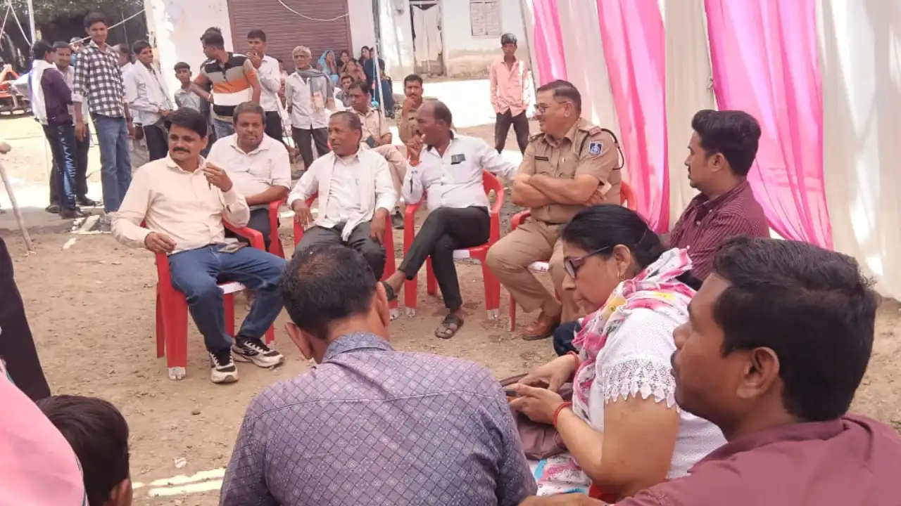 मेहमानों से पहले पहुंची प्रशासन की टीम - ग्राम पोखरदा में बाल विवाह रूकवाया