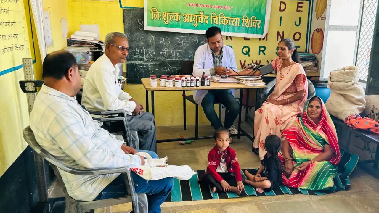 निःशुल्क आयुर्वेद चिकित्सा शिविर एवं पोषण जागरूकता कार्यक्रम संपन्न