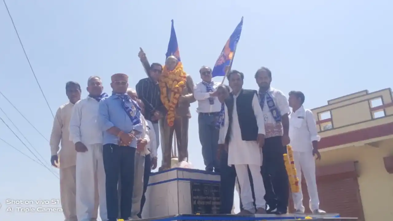 जवासा से भादवामाता तक निकाली वाहन -बाबा साहेब कि मुर्ति पर माल्यार्पण किया।