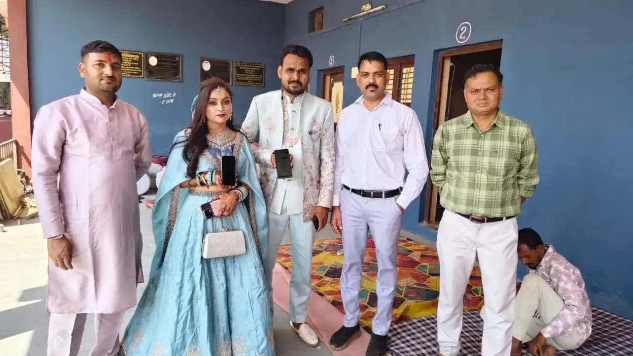 सुवासरा में अनूठी पहल: वर-वधु ने विवाह से पूर्व किया स्व-गणना फॉर्म भरकर जागरूकता का संदेश