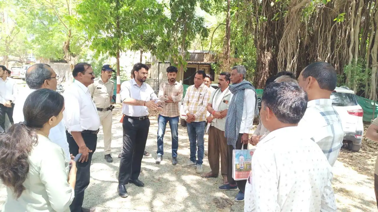 कलेक्‍टर ने किया पशु चिकित्‍सा क्लिनिक एवं पशुपालन कार्यालय का निरीक्षण 