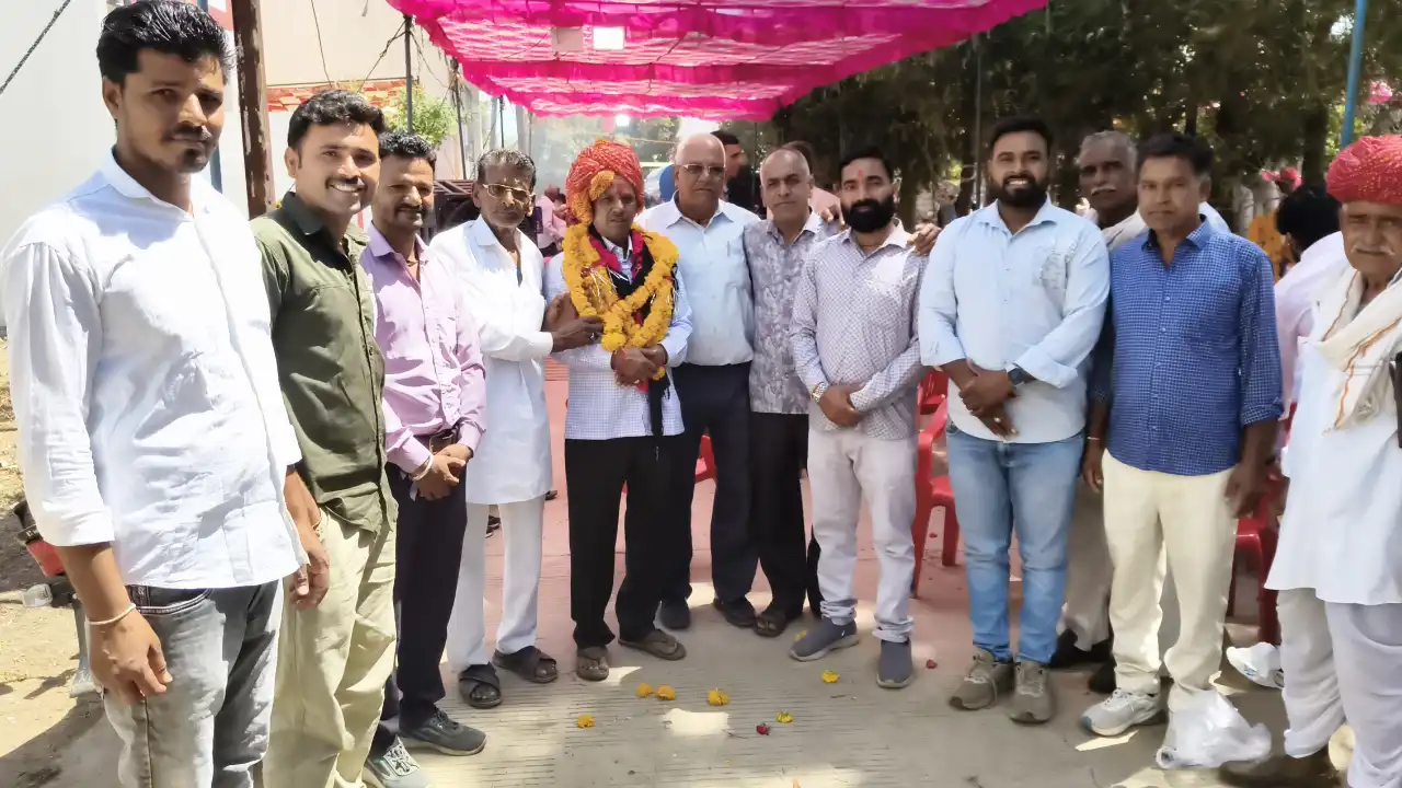 नगर परिषद जावद से 32 वर्ष की सेवा के बाद सेवानिवृत्त हुए शंकर लाल गायरी, धनगर समाज ने किया भव्य सम्मान