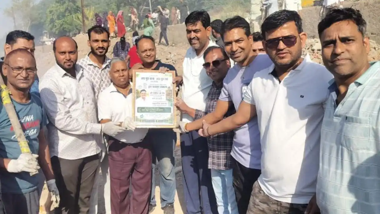शिवना नदी स्वच्छता अभियान में  साधुमार्गी जैन समाजजनों ने  की सहभागिता