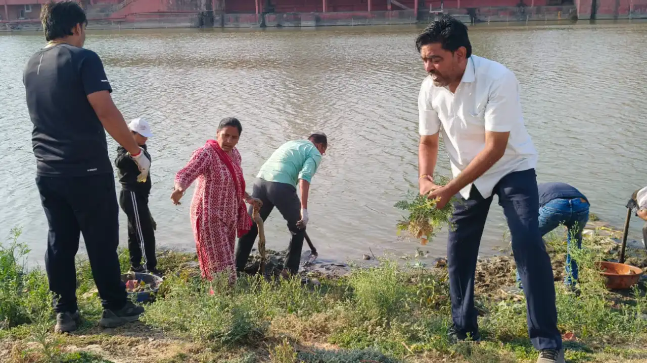 जनसहयोग से बदल रही शिवना की तस्वीर, प्रदूषण कम होने से जलीय जीव सुरक्षित - विधायक विपिन जैन जनसहयोग से बदल रही शिवना की तस्वीर, प्रदूषण कम होने से जलीय जीव सुरक्षित - विधायक विपिन जैन