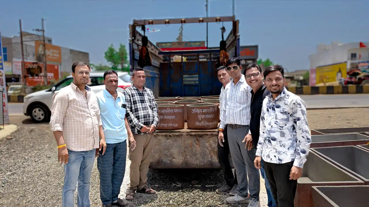 अखिल भारतीय पोरवाल युवा संगठन द्वारा गौ माता के लिए 11 पानी की कुंडियां रखवाई गईं