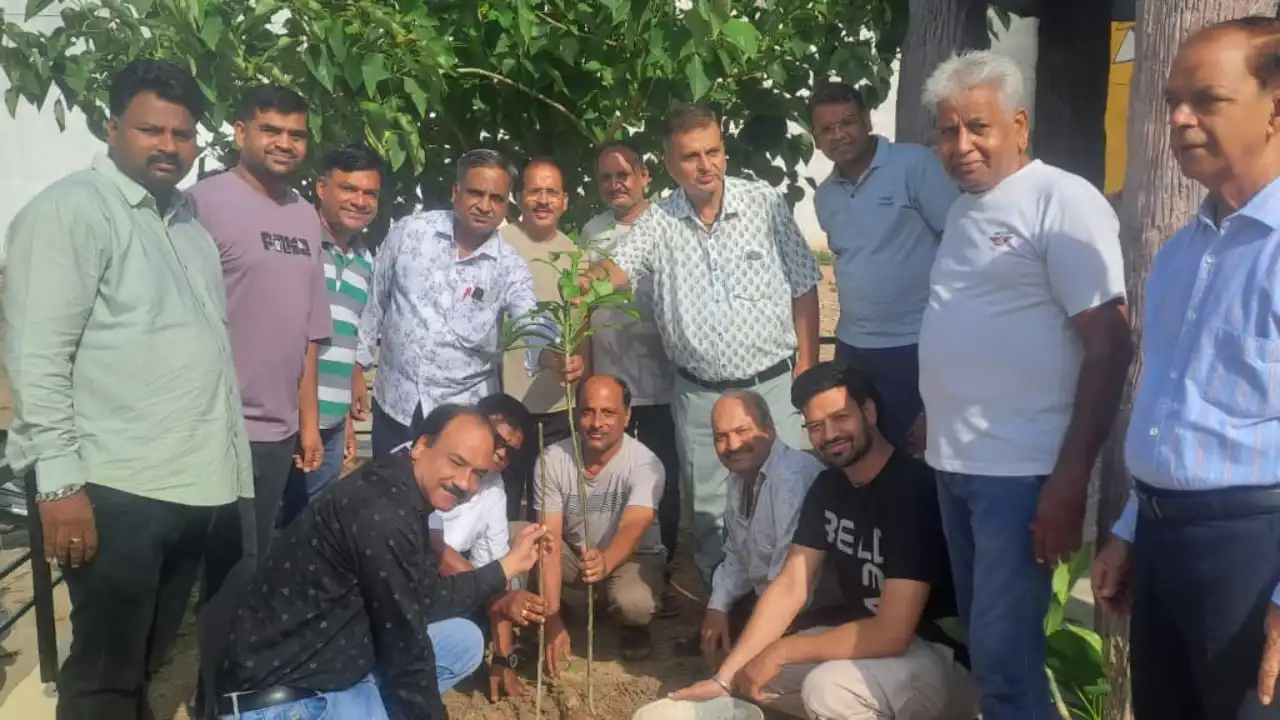श्रीजी पार्क में हुआ पौधारोपण