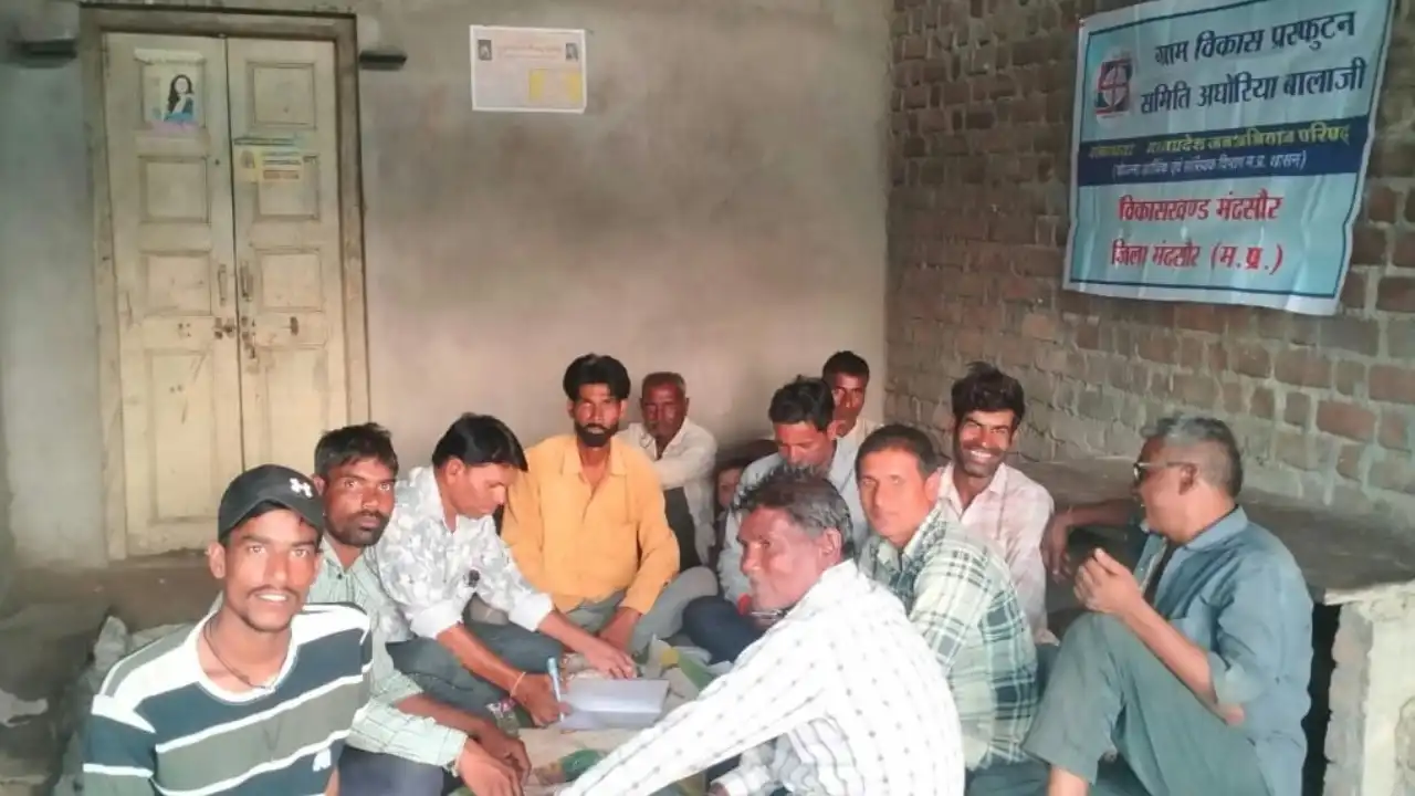 जल गंगा संवर्धन अभियान के तहत अघोरिया में हुई बैठक, बावड़ी पुनरुद्धार व वृक्षारोपण पर जोर जल गंगा संवर्धन अभियान के तहत अघोरिया में हुई बैठक, बावड़ी पुनरुद्धार व वृक्षारोपण पर जोर