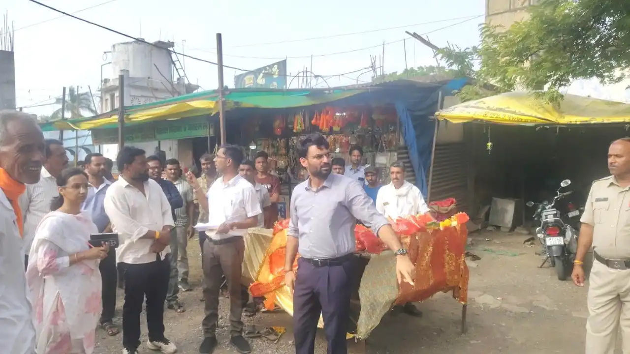 कलेक्‍टर ने किया भादवामाता में कार्यो का निरीक्षण, प्रगति का लिया जायजा 