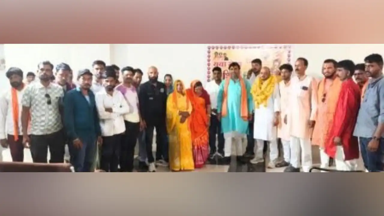 शिवसेना (यूटीबी) जिला मंदसौर की बैठक होटल ऋतुवन में संपन्न