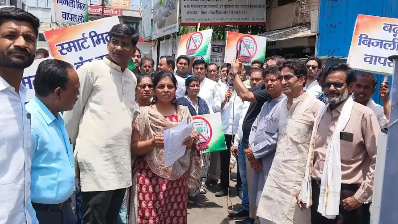 शहर ब्लॉक कांग्रेस कमेटी ने स्मार्ट मीटर के कारण बढ़े हुए बिजली बिलों की जाँच एवं उपभोक्ताओं को राहत प्रदान करने हेतु सौंपा ज्ञापन