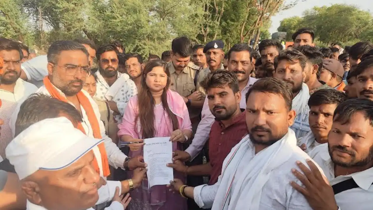 अंबा बावड़ी संरक्षण को लेकर सकल हिंदू समाज ने प्रशासन को सौंपा ज्ञापन