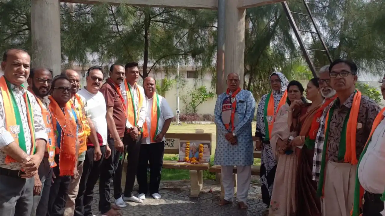 डॉ. श्यामा प्रसाद मुखर्जी के बलिदान दिवस पर पुष्पांजलि कार्यक्रम आयोजित किया गया
