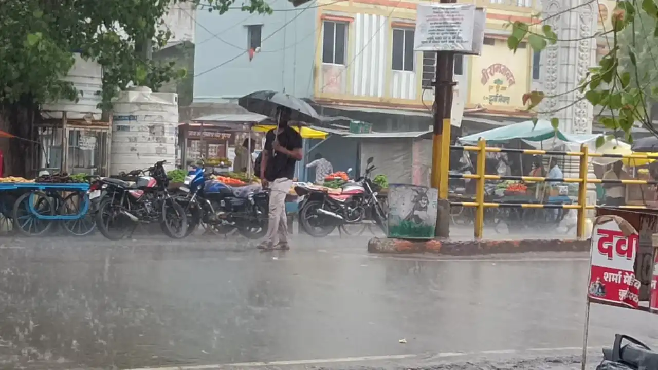 कुकड़ेश्वर में हुई मूसलाधार बारिश , किसानों के चेहरों पर लौटी मुस्कान