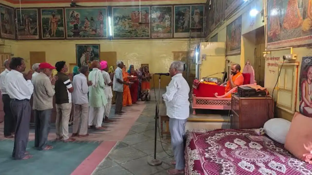 त्याग और प्रेम से परिवार चलते है स्वार्थ से नहीं - स्वामी श्री सत्यव्रत चैतन्य जी