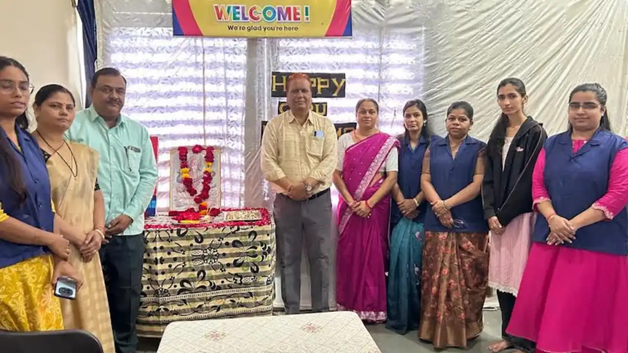 सेंट कबीर पब्लिक स्कूल में हष्रोल्लास के साथ बना गुरु पूर्णिमा पर्व।