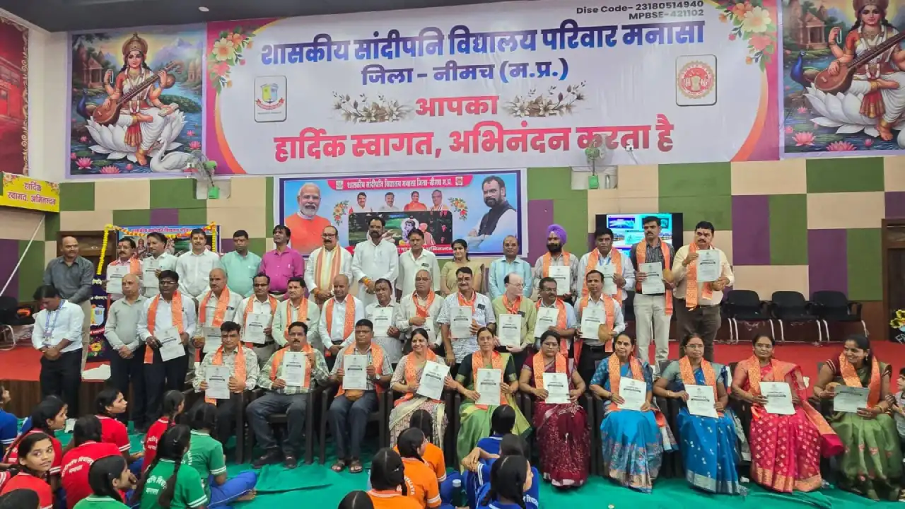जिला स्तरीय गुरु वंदन-अभिनंदन एवं सम्मान समारोह गरिमापूर्ण वातावरण में संपन्न जिला स्तरीय गुरु वंदन-अभिनंदन एवं सम्मान समारोह गरिमापूर्ण वातावरण में संपन्न