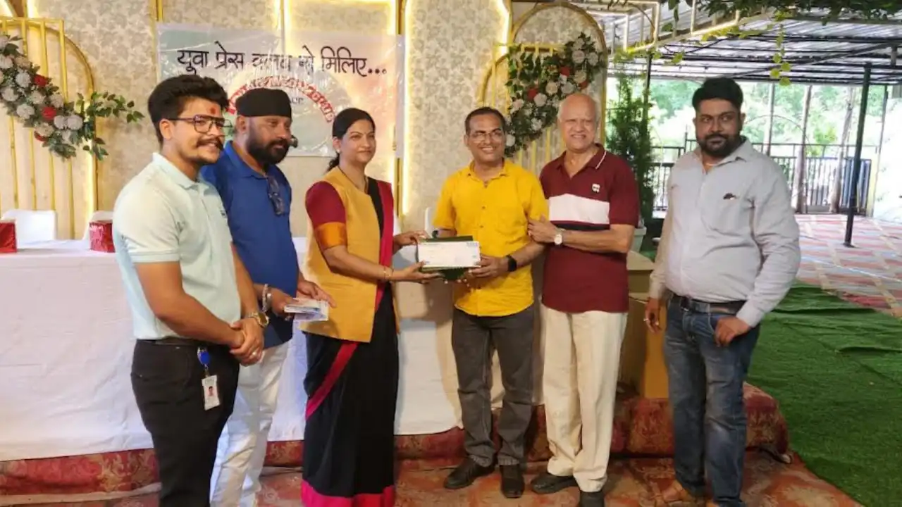 युवा प्रेस क्लब के प्रेस से मिलिए कार्यक्रम में सम्मिलित हुई भाजपा महिला मोर्चा की जिलाध्यक्ष श्रीमती गोस्वामी