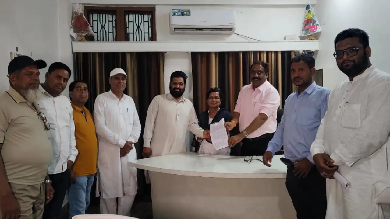 दरगाह, कब्रिस्तान और कोर्ट परिसर के पास डॉग शेल्टर बनाने के फैसले पर पुनर्विचार की मांग दरगाह, कब्रिस्तान और कोर्ट परिसर के पास डॉग शेल्टर बनाने के फैसले पर पुनर्विचार की मांग