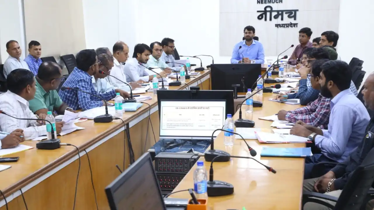 कलेक्टर ने की पंचायत एवं ग्रामीण विकास विभाग की योजनाओं की समीक्षा कलेक्टर ने की पंचायत एवं ग्रामीण विकास विभाग की योजनाओं की समीक्षा