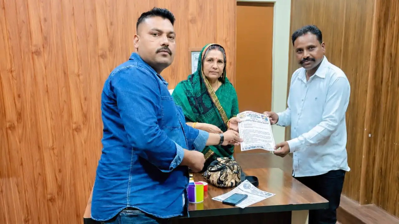 दरगाह, कब्रिस्तान एवं न्यायालय परिसर के समीप डॉग शेल्टर के विरोध में दिया ज्ञापन दरगाह, कब्रिस्तान एवं न्यायालय परिसर के समीप डॉग शेल्टर के विरोध में दिया ज्ञापन